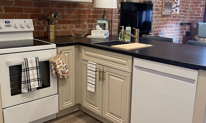 Belleville Apartment | Old World Charm: Burrows Suite #4 - Belleville, ON