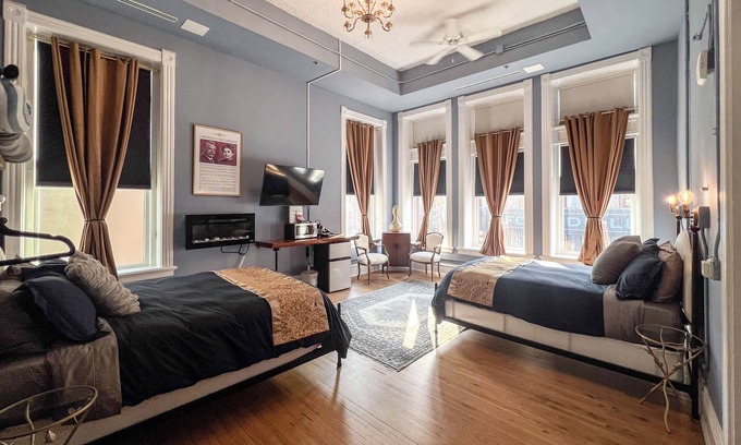 Downtown - Waterfront House | Oliver Inn | Suite 16 | Chester & Clara Congdon