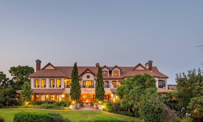 White River House | Oliver's Restaurant & Lodge