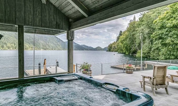 Port Angeles House | Olympic NP Lakefront House-Hot Tub+Dogs Welcome!