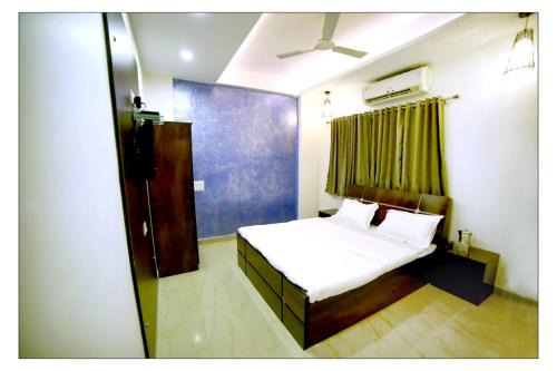 Kolhapur Hotel | Om Shree Yatri Niwas