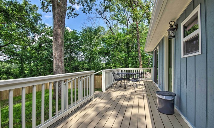 Omaha Condo | Omaha Apartment w/Yard - 15 Miles to Branson