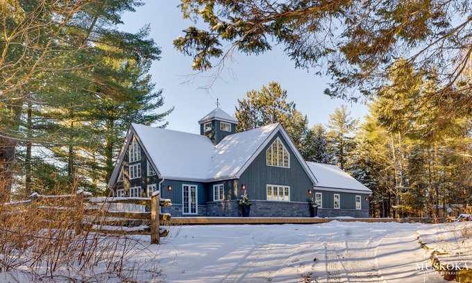 Baysville House | On a quiet year-round easily accessible road makes for a peaceful drive in.