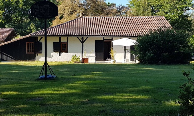 Azur House | On Airial landais 8000 m², 6 pers. House, 3 bedrooms