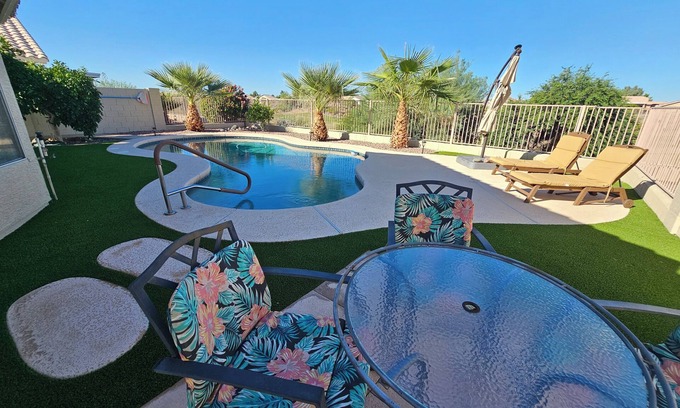 Coyote Lakes House | On golf course, private pool, spring training, 25 min to State Farm Stadium