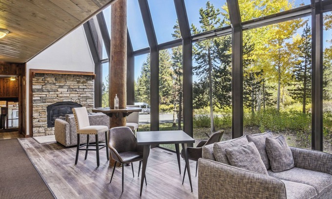 Truckee Apartment | On-site Skiing: Truckee Studio w/Balcony