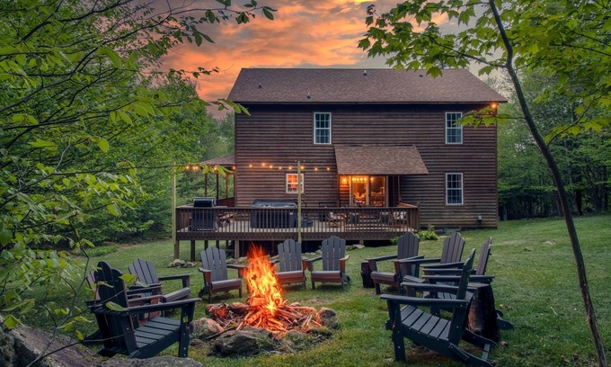 Sugar Mountain Cabin | On Sugar Mountain Ski/Hike/Bike, Hot tub, fire pit