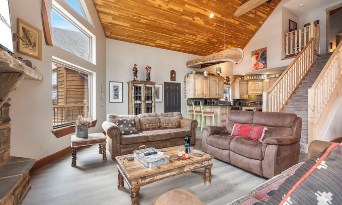 Branson House | On Table Rock Shoreline-Access & Views! Pvt Hot Tub, Billiards, Deck Space, Community Amenities!