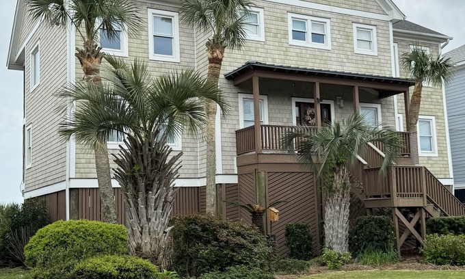 Folly Beach House | ON THE BEACH with PANO VIEWS and an ELEVATOR (LIC #: 5-21-255074)