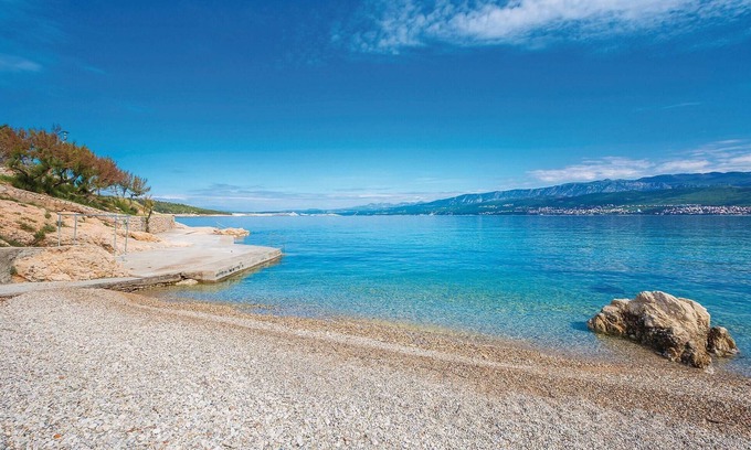 Polje Apartment | On the island of Krk welcomes you this beautiful apartment with shared pool.