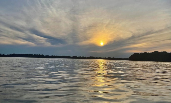 Niagara Falls Cottage | On The Mighty Niagara River Cottage with River Room and Dock