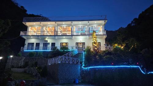 Kasauli Hotel | On The Rocks