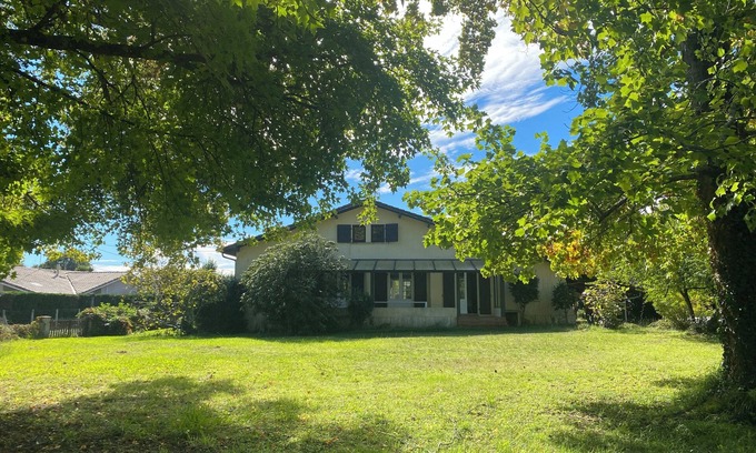 Soustons House | On the shores of Lake Soustons, a large, fully renovated family home in the Landes region.