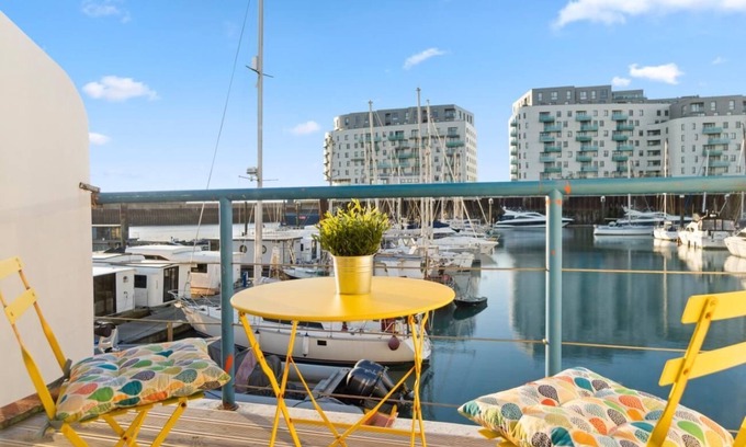 Seafront Apartment | On the Water 4 A One-of-a-Kind Stay | Free Parking | By My Getaways
