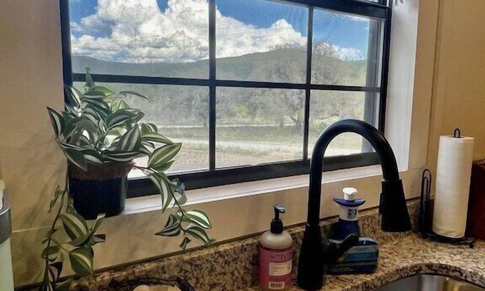 Leakey Cabin | On Twisted Sisters Loop, New Tiny Cabin w/Deck & River Frontage, Pet Friendly!