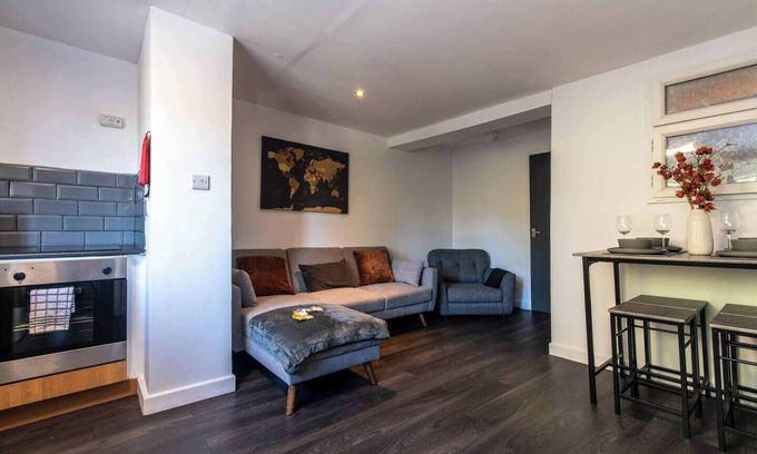 Castle Donington Apartment | One Bed Apartment, Free Parking