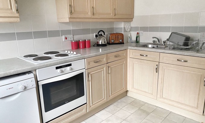Aberdeen West End Apartment | One Bed central apt with parking
