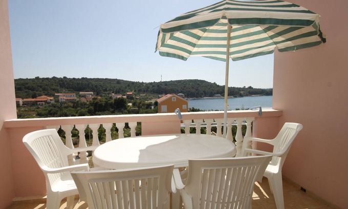 Soline Apartment | One bedroom apartment with terrace and sea view Cove Soline, Dugi otok (A-448-d)