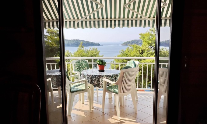 Prizba Apartment | One bedroom apartment near beach Prižba, Korčula (A-20862-b)