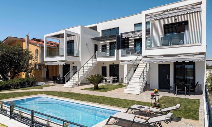 Pangaio Apartment | One Bedroom Apartment with Pool Access