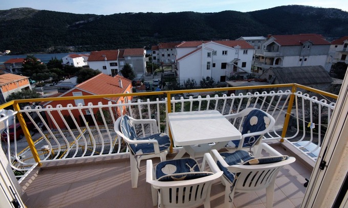Grebastica Apartment | One bedroom apartment with balcony and sea view Grebaštica, Šibenik (A-4867-a)