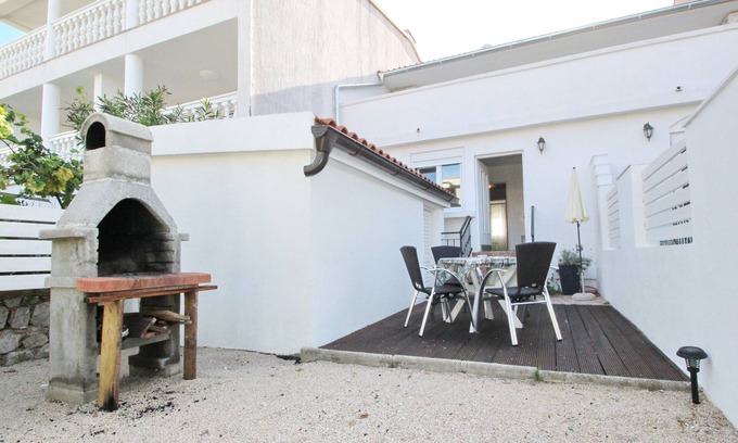 Baska Apartment | One bedroom apartment with terrace Baška, Krk (A-19215-b)