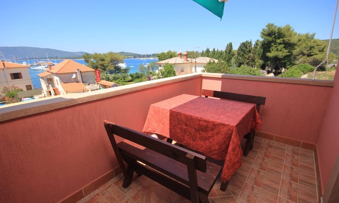 Ilovik Apartment | One bedroom apartment with terrace and sea view Ilovik, Lošinj (A-8069-a)