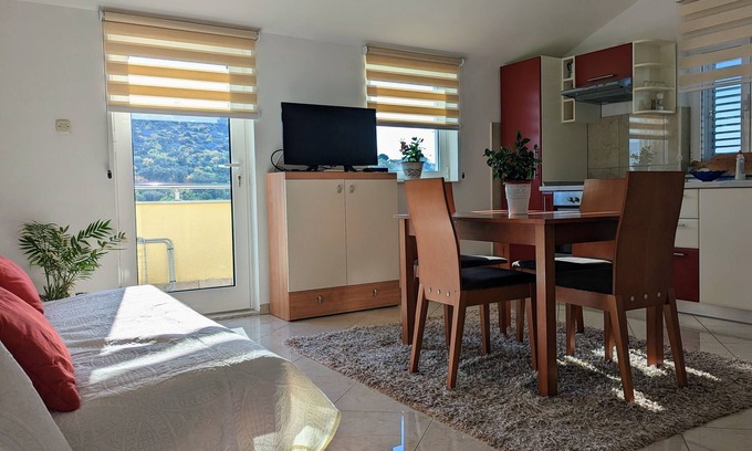Susica Apartment | One bedroom apartment with terrace and sea view Murter (A-5100-a)