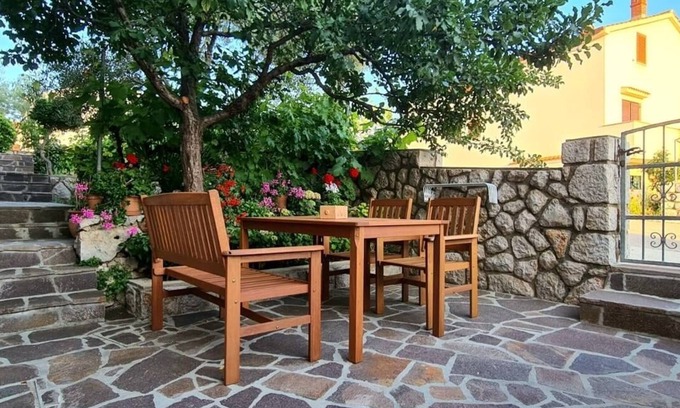 Cres Apartment | One bedroom apartment with terrace Cres (A-7983-a)