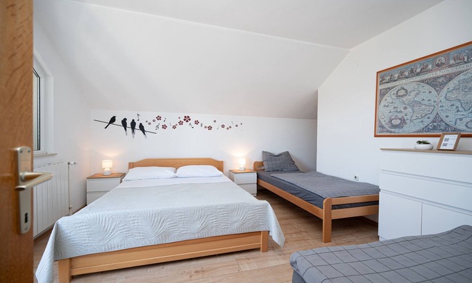 Vrsi Apartment | One bedroom apartment with balcony and sea view Vrsi - Mulo, Zadar (A-3276-a)