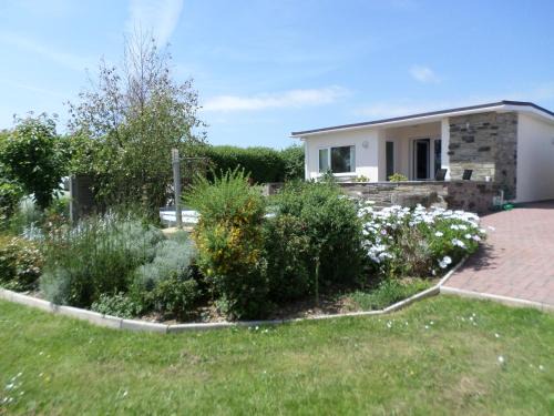 Kingsbridge House | One bedroom bungalow with private garden at Parkland, near Kingsbridge