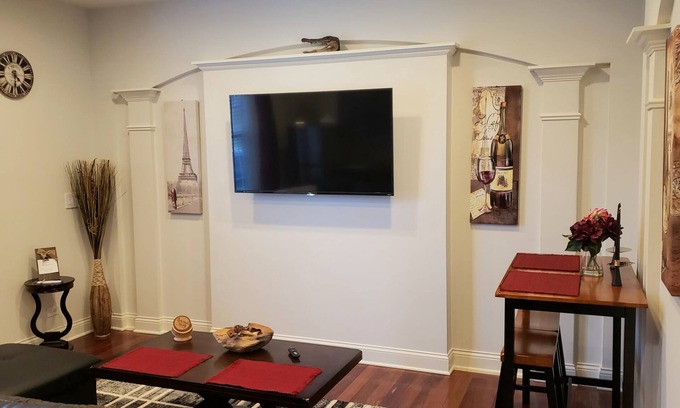 Hoffman Estates Apartment | ONE-BEDROOM EUROPEAN STYLE DELUXE SUITE