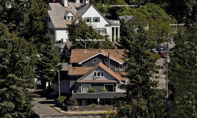 Downtown Juneau House | One bedroom, full bath, full kitchen suite in downtown Juneau.