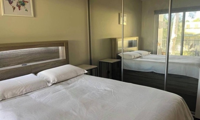 Downer Apartment | One bedroom furnished apartment close to cafe, community centre, tram into town
