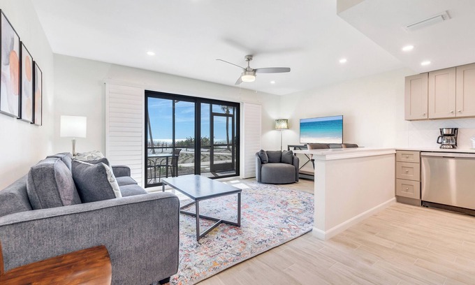 Sanibel Condo | One-bedroom ground floor with direct access to beach/pool. Lots amenities!