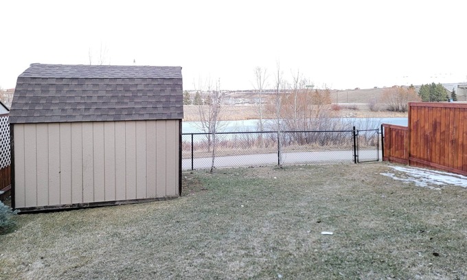 Airdrie Apartment | One Bedroom on the Pond with a Full Kitchen
