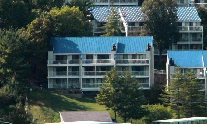 Osage Beach Villa | One bedroom/Pet freindly/Waterfront