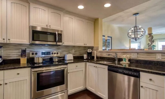 Indian Rocks Beach Apartment | One Bedroom suite at New Hotel Collection Harbourside March 15 - 22 , 2026