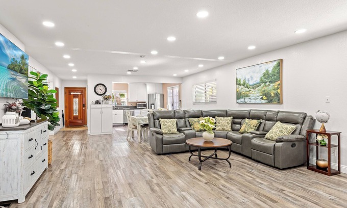 Rowland Heights Villa | One-Floor Villa/5BR3BA/Downtown/Los Angeles/Disney/New/57、60 Highway/Supermarket