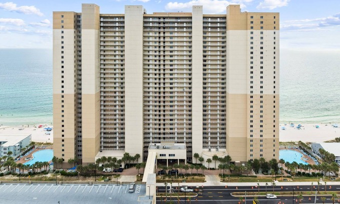 El Centro Beach Condo | One King master and LR on beach, 2 Baths, Near Pier Park, Free Beach Chairs