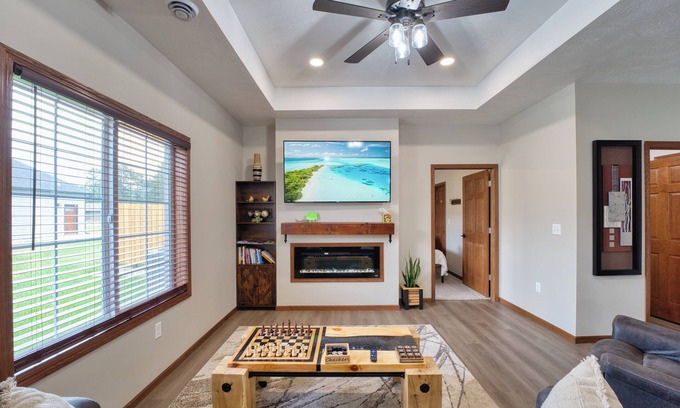 Sioux Falls House | ONE KING SUITE ALL NEW SUPER CLEAN! WHY STAY IN A 12 x 12 MOTEL ROOM BOOK TODAY