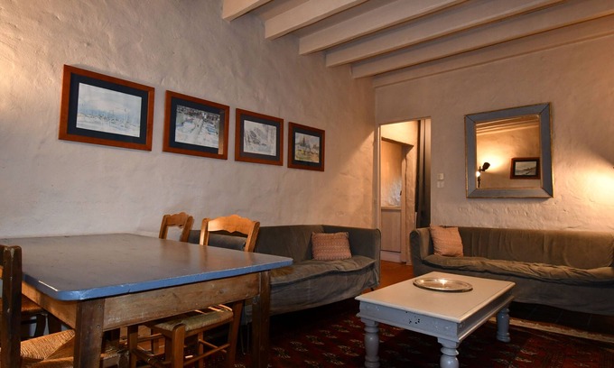 Soyaux House | One-level gîte, enclosed terrace, communal pool, small families