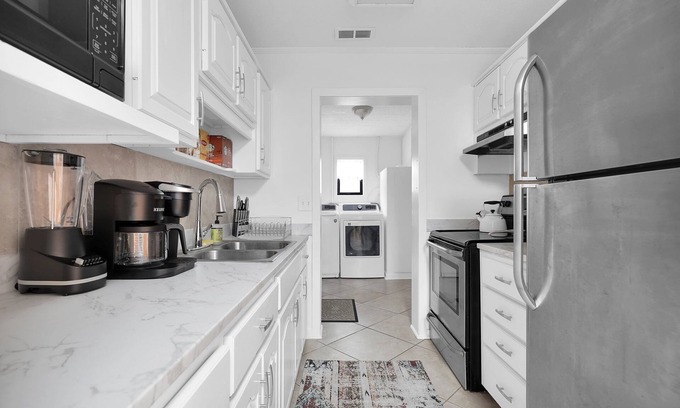 Northside House | one mile away from interstate 295 and few miles away from the beac.