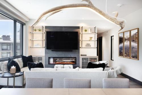 Avon House | ONE Riverfront #402 - Avon