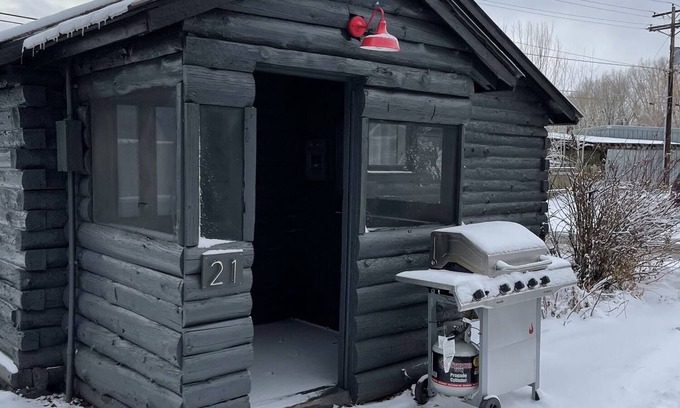 Meeker Cabin | One Room Cabin with Kitchenette
