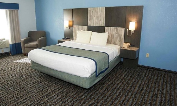 Sandwich House | One Room Suite 1 King Bed at Sandwich Lodge and Resort