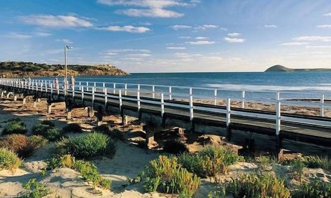 Victor Harbor Cottage | One street from the beach