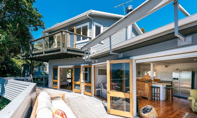 Onetangi House | ONETANGI VISTA | Coast & Country | WINTER DEAL - Stay for 4, Pay for 3