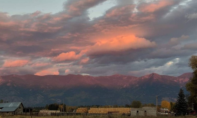 Whitefish House | Only 10mins to GlacierNatlPark 25 miles to Whitefish MTN. Sleeps 20+ people
