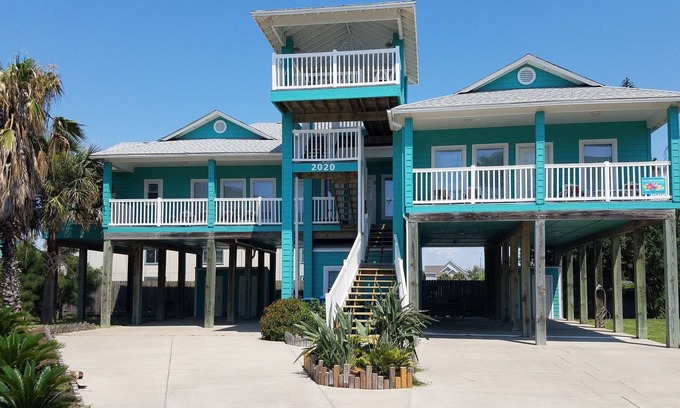 Sand Point Condo | ONLY In-Town Neighborhood w/Restaurant, Bar, Pool/Hot Tub, Beach & Cart Access